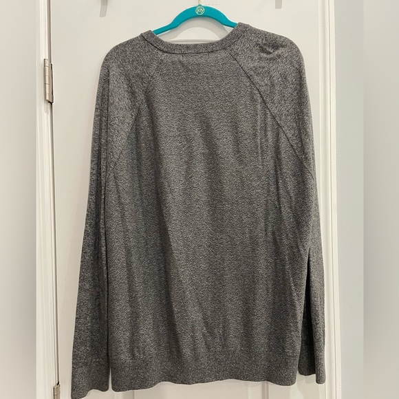 Banana republic XL 100% organic cotton grey sweater - Picture 2 of 2